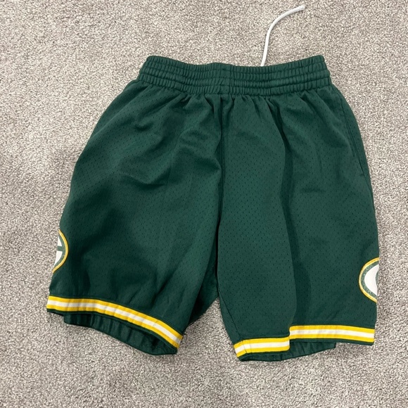 Mitchell & Ness Other - Mitchell & Ness Men’s Packers Athletic Shorts Throwbacks Size medium